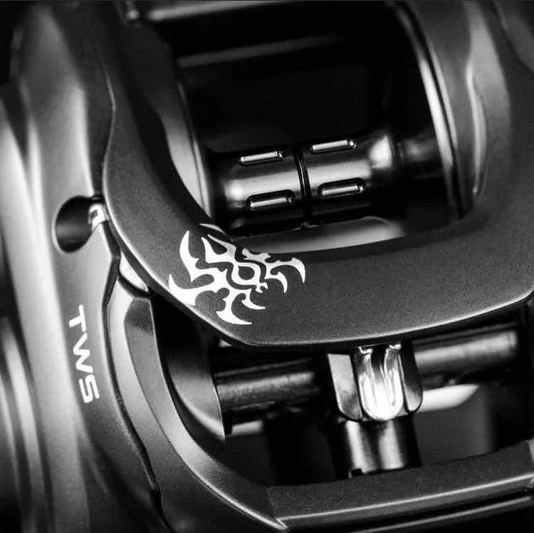 Carretilha Daiwa Tatula 200 TAT200HS esquerdo